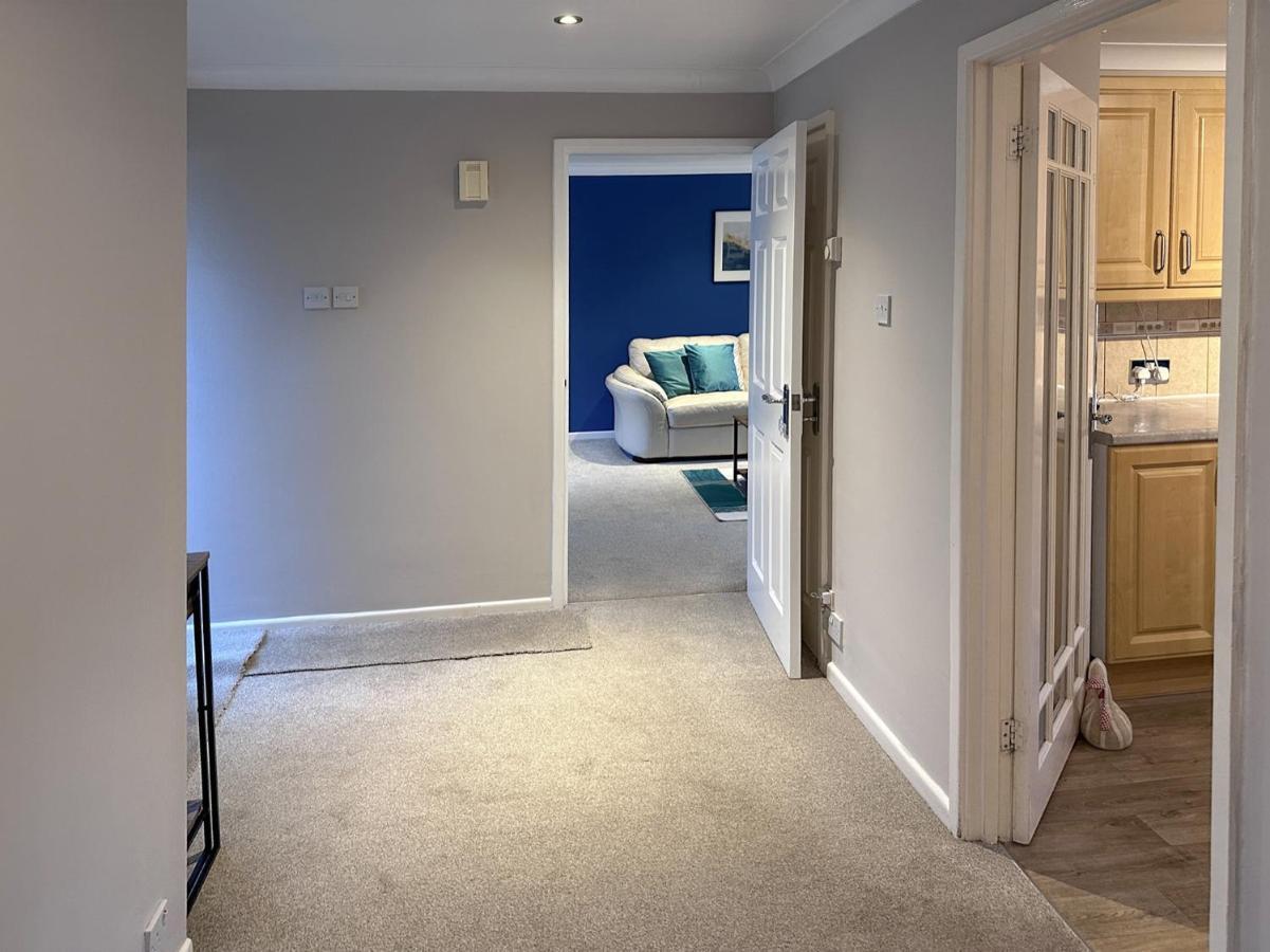 Blunsdon Lodge - Spacious Bungalow, High Speed Wi-Fi, Free Private Parking, Garden Swindon Exterior photo