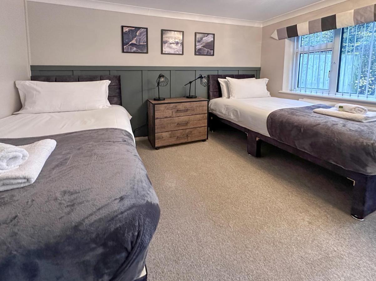 Blunsdon Lodge - Spacious Bungalow, High Speed Wi-Fi, Free Private Parking, Garden Swindon Exterior photo